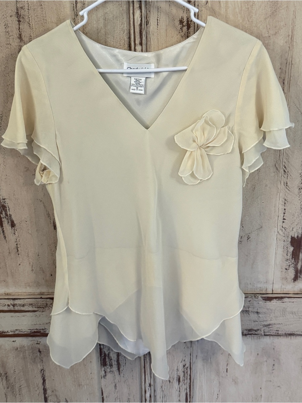 Chadwick’s VTG coquette feminine silk w/attached rosette top. Cream. Sz 12